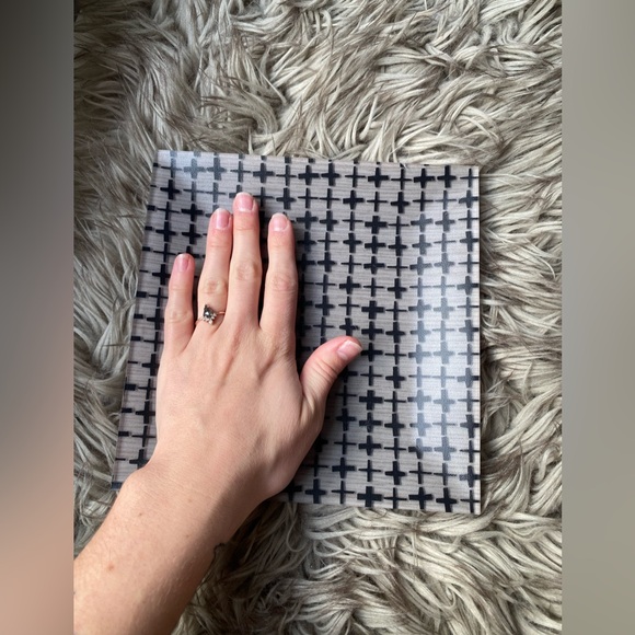 3Form Resin Display Plate - Picture 3 of 5